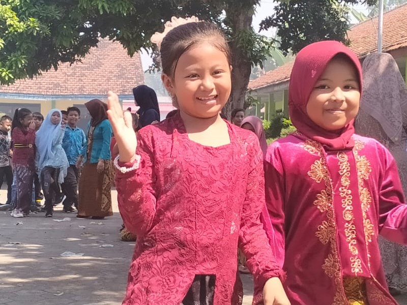 MEMPERINGATI HARI KARTINI DI SD NEGERI 2 SUBOH