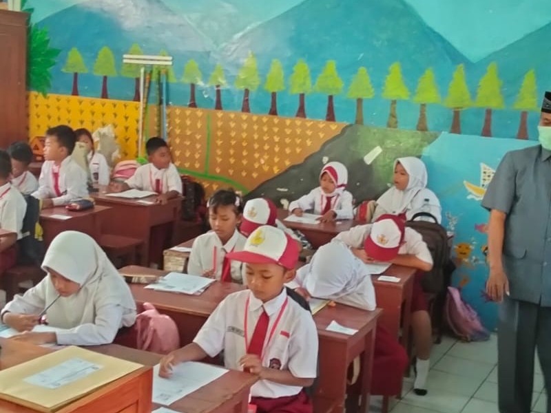 HARI PERTAMA SUMATIF AKHIR SEMESTER 2 BERJALAN LANCAR DAN TERTIB