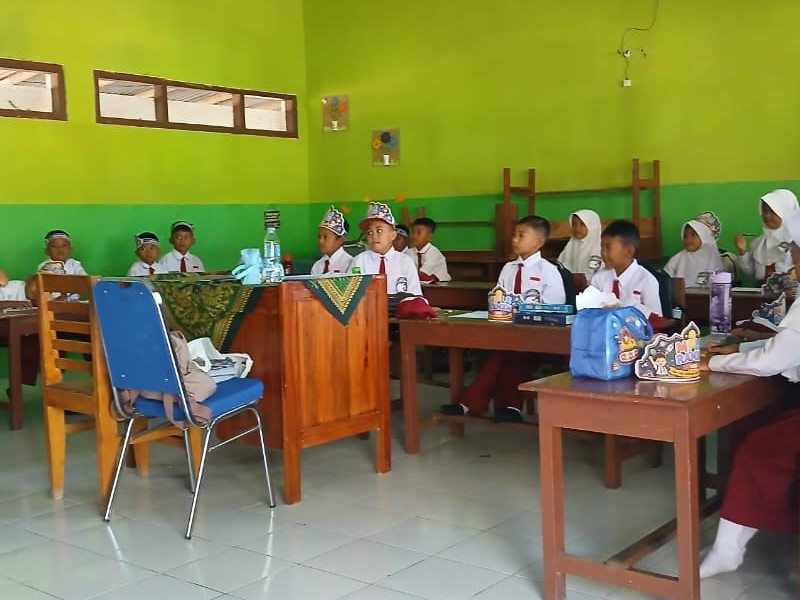MPLS HARI KE-2 SD NEGERI 2 SUBOH: MENGENAL LINGKUNGAN SEKOLAH DAN MENANAMKAN KARAKTER POSITIF